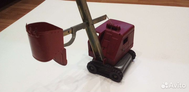 Игрушка экскаватор СССР