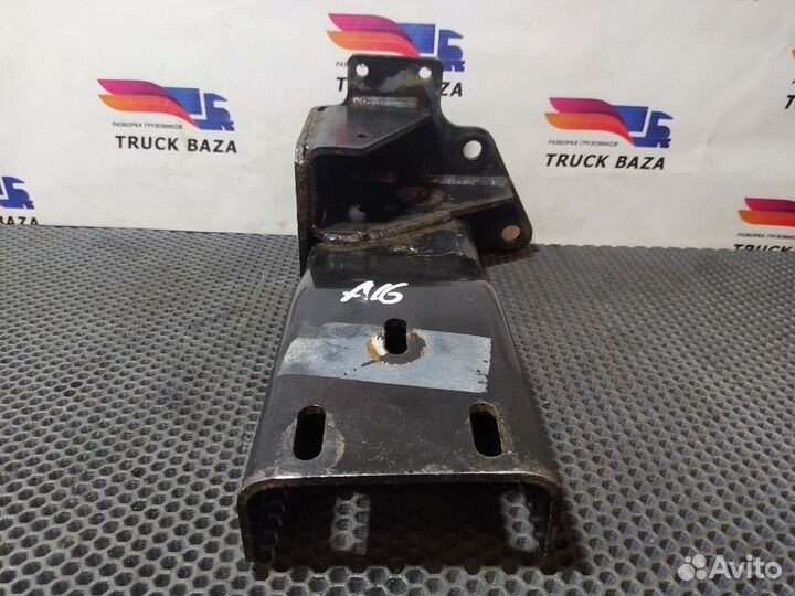 9305201433 Кронштейн подножки левый