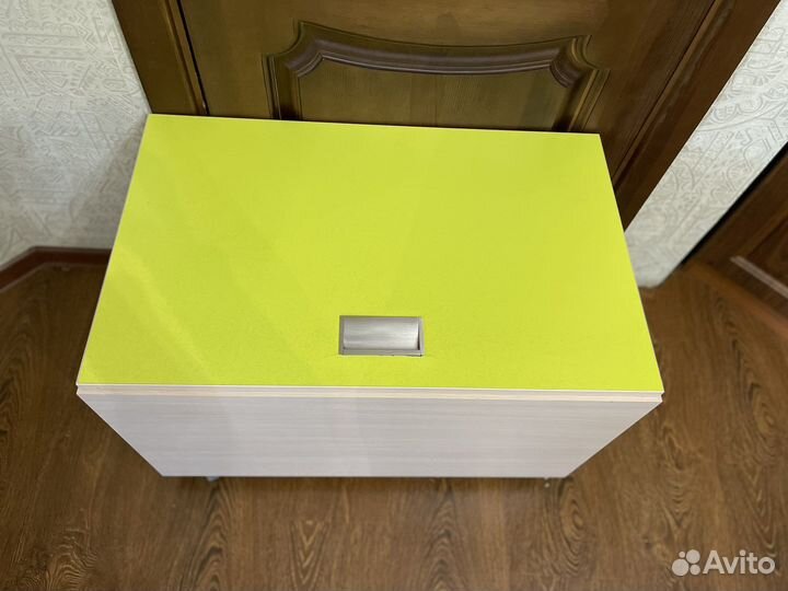 Сундук на колесиках с тормозами