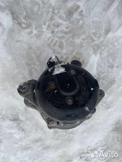 Гениратор на Toyota Corolla E-180