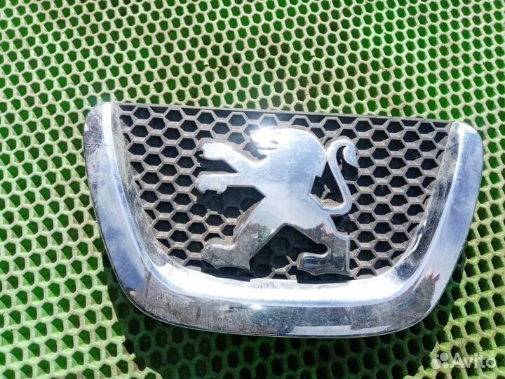 Эмблема Peugeot 307