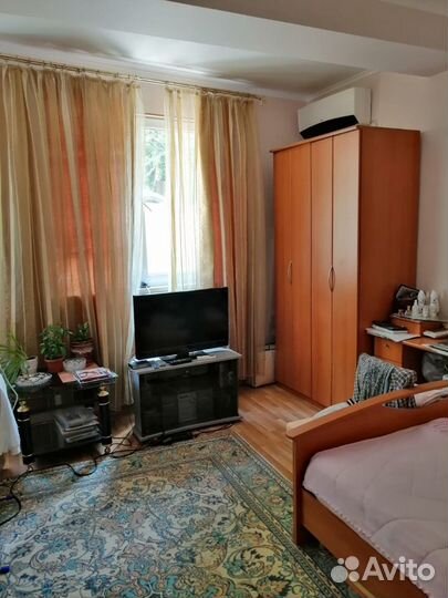 Тумба под телевизор и видео аппаратуру