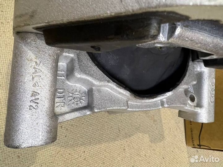 Опора двигателя левая оригинал ваг