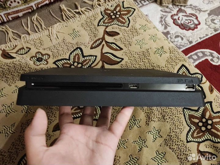 Игровая приставка ps4