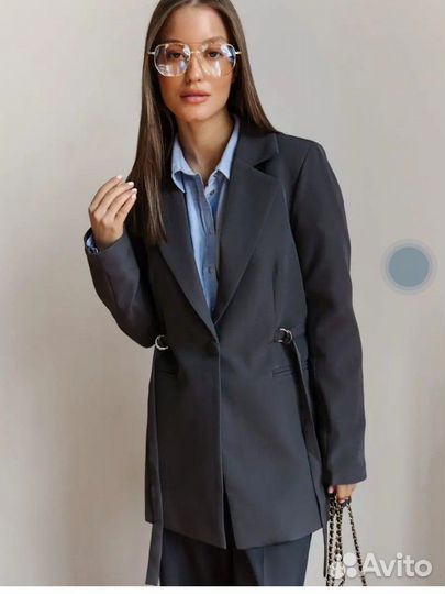 Костюм брючный деловой S темно-серый новый