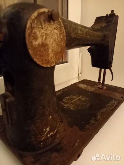 Швейная машина 