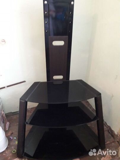 Стеклянная тумба для телевизора