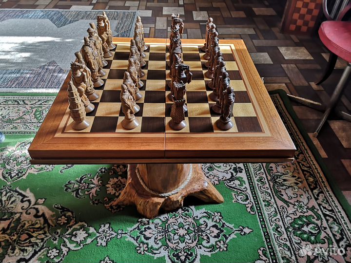 Шахматы резные из дуба сувенирные