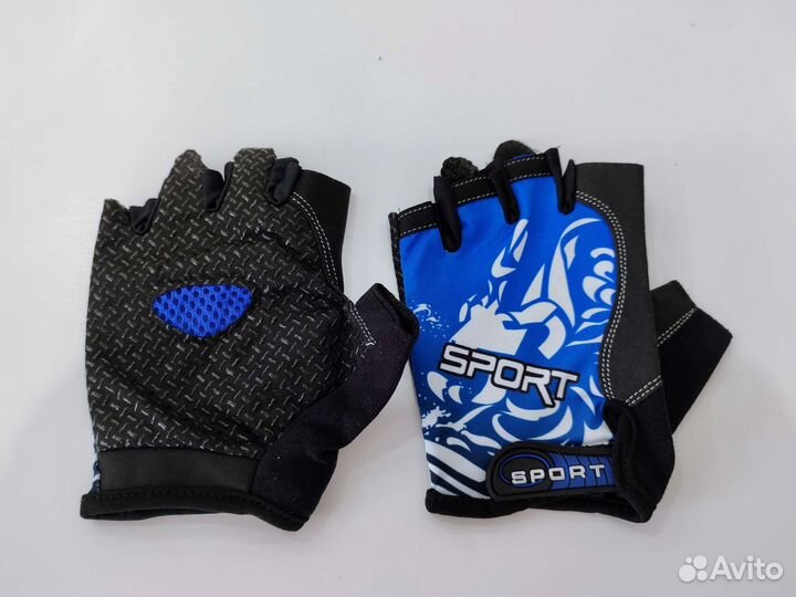 Спортивные перчатки