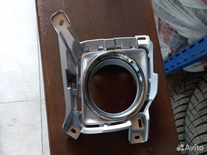 Накладки на противотуманки Toyota Land Cruiser 200