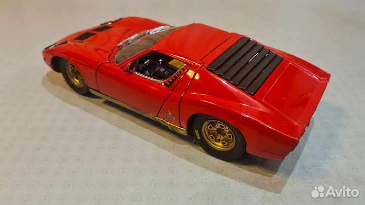 Коллекционная модель 1/18