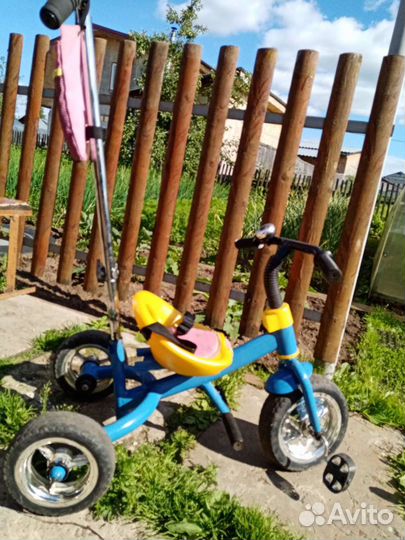 Трехколесный велосипед с родительской ручкой