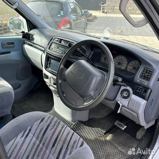 Toyota Hiace Regius 2.7 AT, 1997, 157 000 км