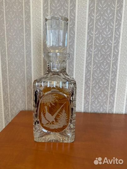 Ваза хрустальная, штоф, шкатулка и пепельница