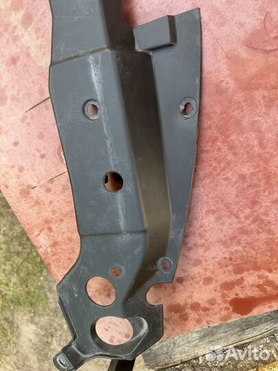 Накладка замка капота Ниссан Тиида C11X