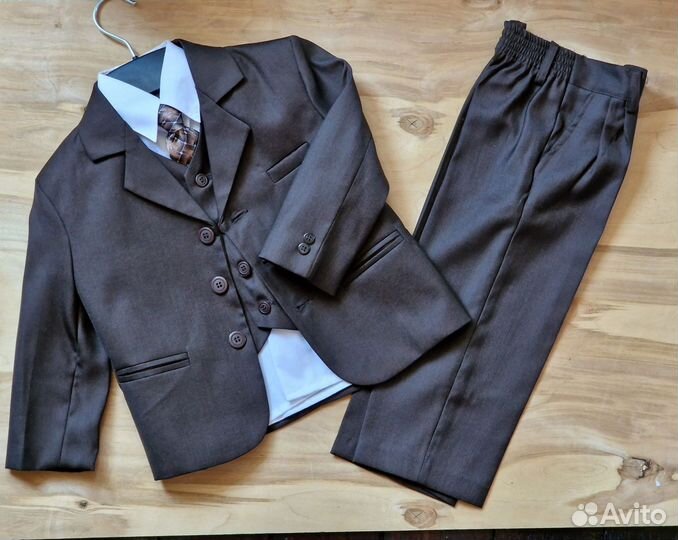 Костюм на мальчика 122 и 92-98 см