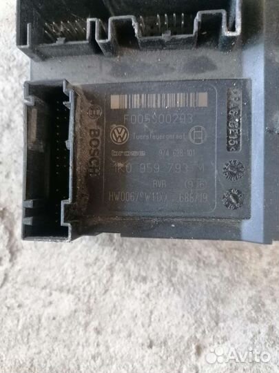 Блок комфорта двери Фольксваген Гольф 5