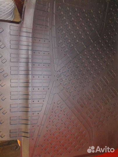 Продам коврики Веста св Кросс