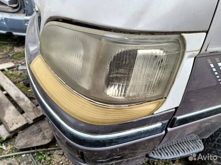 Фара левая Toyota Hiace H100