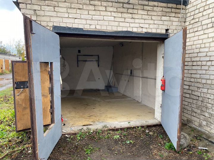 Гараж, > 30 м²