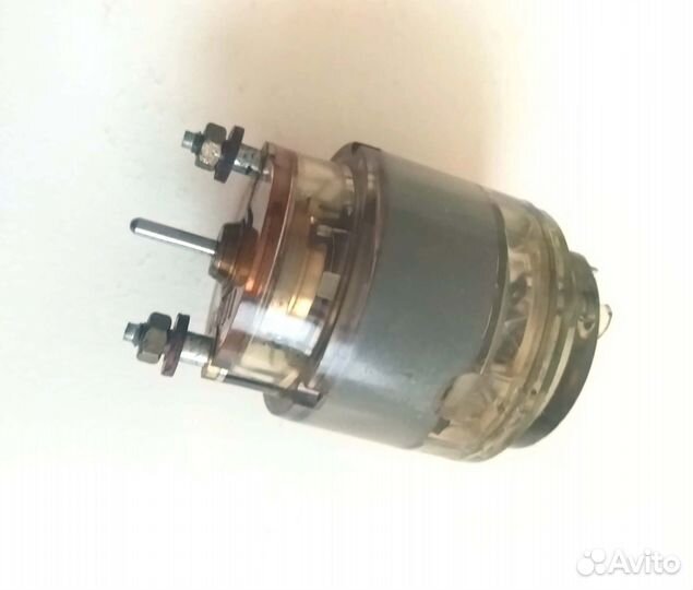 Микроэлектродвигатель Lenco (от вертушки винила)