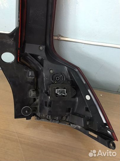 Volvo V90 Cross Country 2017- задний левый фонарь