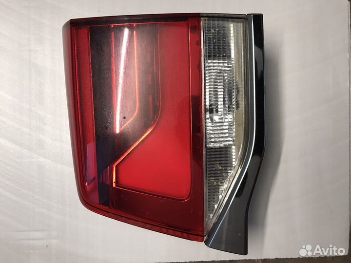 Продаю задний правый фонарь Toyota Lanb Cruiser 20