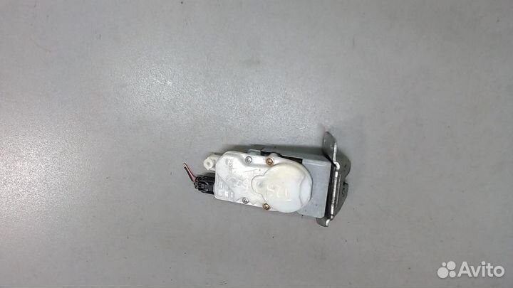 Замок багажника Mitsubishi Grandis, 2005