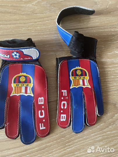 Вратарские перчатки