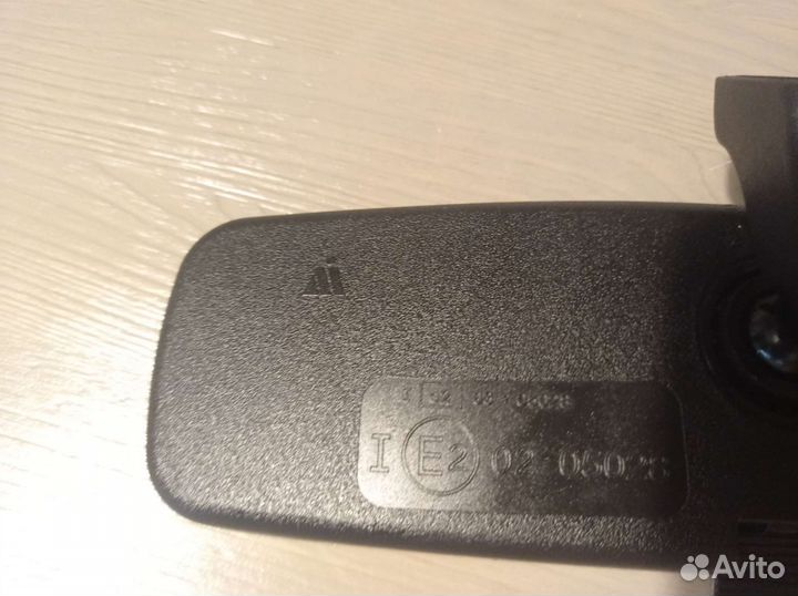 Внутрисалонное зеркало заднего вида