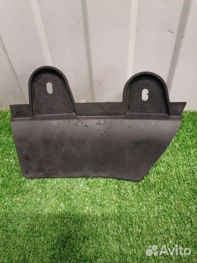 Брызговик задний правый Audi A1 8X 1.4 caxd 2013