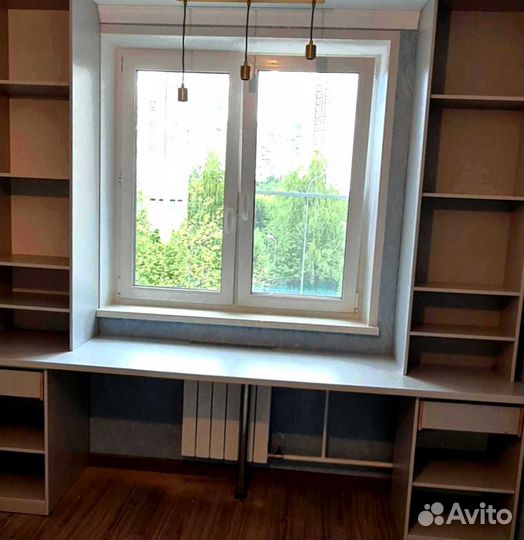 Рабочая зона в углу у окна