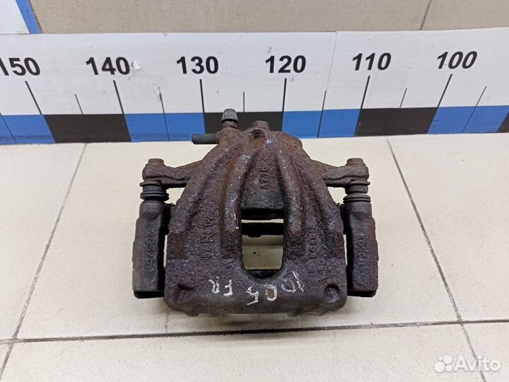 Суппорт передний правый Avensis II 2003-2008