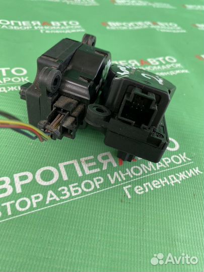 Моторчик заслонки печки Ford Focus II 2008-2011