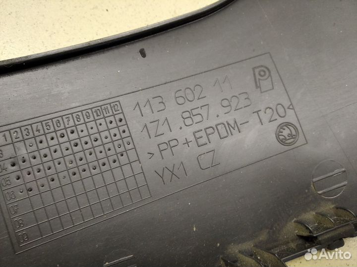 Накладка декоративная Octavia (A5 1Z) 2004-2013