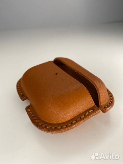 Кожаный чехол на airpods