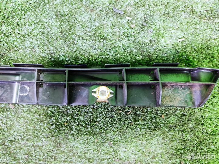 Кронштейн бампера заднего правый Subaru Tribeca W