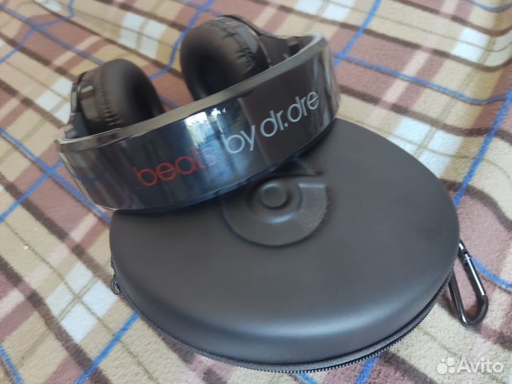 Проводные наушники с контейнером