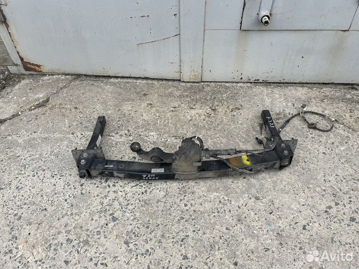 Фаркоп Mercedes W211 седан