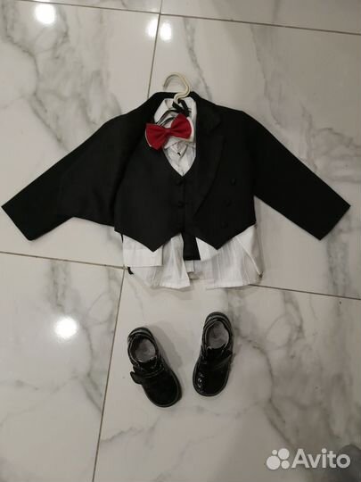 Пиджак, жилетка, бабочка, рубашка, брюки, туфли