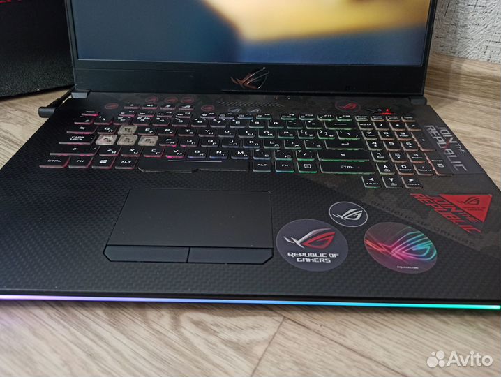 Гигантский ROG Strix i5 8300\16GB\GTX 6GB\144Hz