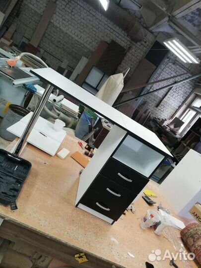 Стол для маникюра складной