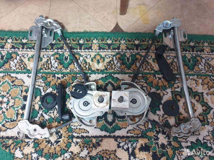 Ручные стеклоподъемники в задние двери приора