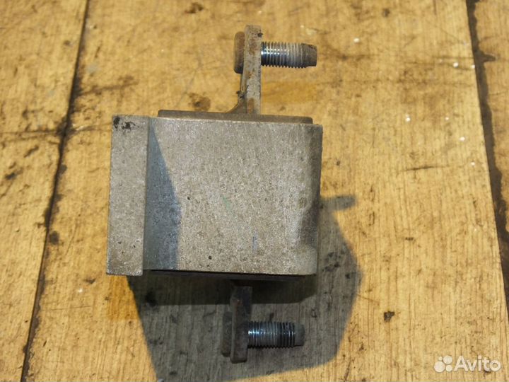 Опора АКПП задняя Infiniti EX/QX50 (J50)