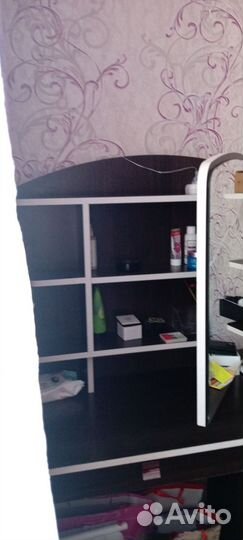 Туалетный столик с откидным зеркалом