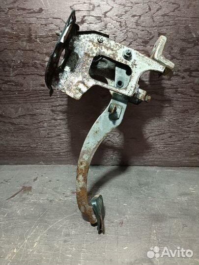 Педаль сцепления Chevrolet Lanos седан A15SMS 2008