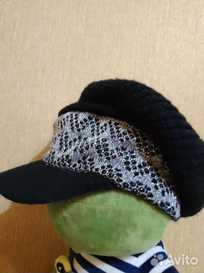 Берет с козырьком женский