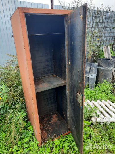 Металлический сейф