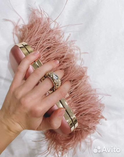 Пудровый клатч с перьями страуса Barbie