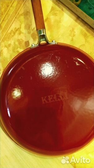 Эмалированная сковорода